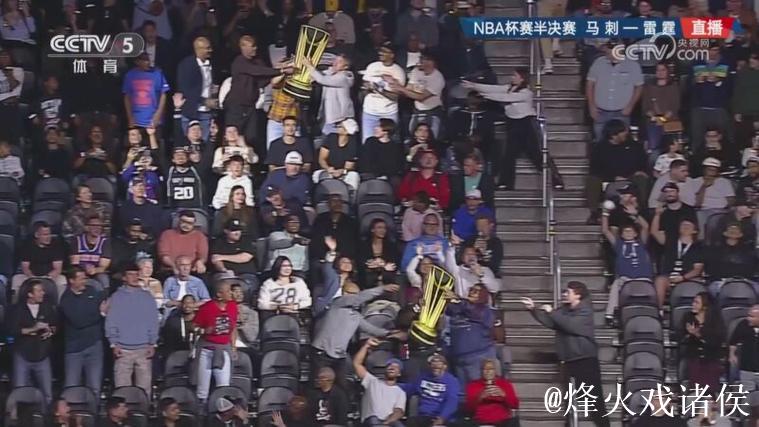 文班亚马被断球 亚历山大跳步上篮得手 文班亚马被断球 亚历山大跳步上篮得手